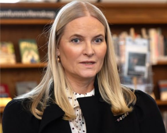 外媒：挪威王储妃梅特·玛丽特就涉爱泼斯坦案致歉