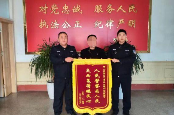 男子大扫除将旧冰箱卖了 母亲说里面有现金、金饰玉器