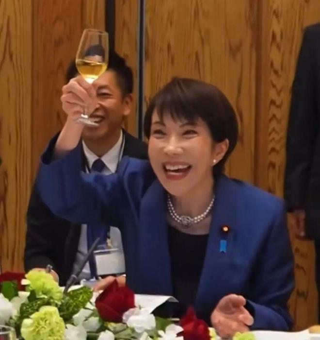 特朗普称全力支持高市早苗赢得大选 外交部回应