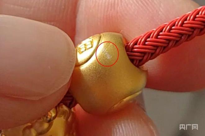 ＂周生生挂坠金含量＂官方检测完成：为足金 双方无异议